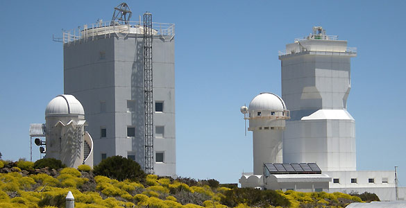 Telescopios solares GREGOR y VTT (Telescopio de Torre al Vacío) en el Observatorio del Teide, Tenerife Telescopios solares GREGOR y VTT (Telescopio de Torre al Vacío) en el Observatorio del Teide, Tenerife