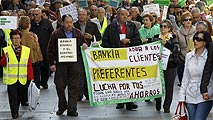 Ir al Video&nbsp;Presentadas la primeras querellas sobre las preferentes contra exdirigentes de la CNMV y Caja Madrid