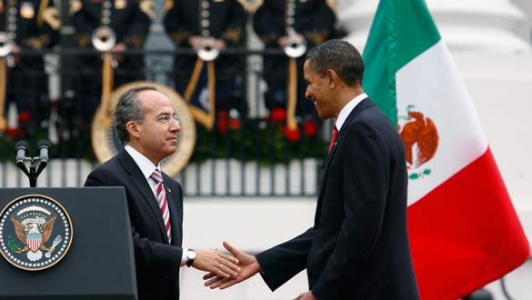 Obama y Calder&oacute;n, en los jardines de la Casa Blanca.