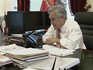 Ver v&iacute;deo  'El presidente de Chile, Sebasti&aacute;n Pi&ntilde;era, habla con los mineros atrapados'