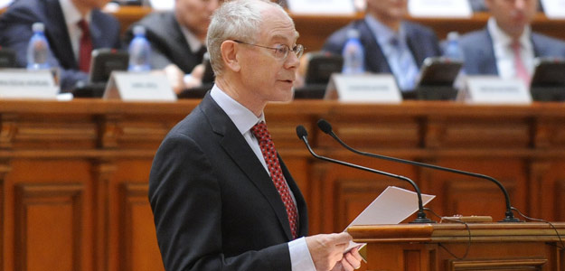 El presidente del Consejo Europeo Herman Van Rompuy, se dirige al parlamento rumano