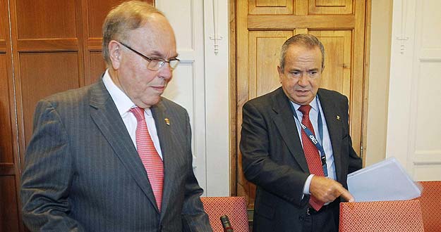 El presidente del CSIC, Emilio Lora-Tamayo, acompañado por el rector de la Universidad Internacional Menéndez Pelayo, César Nombela.