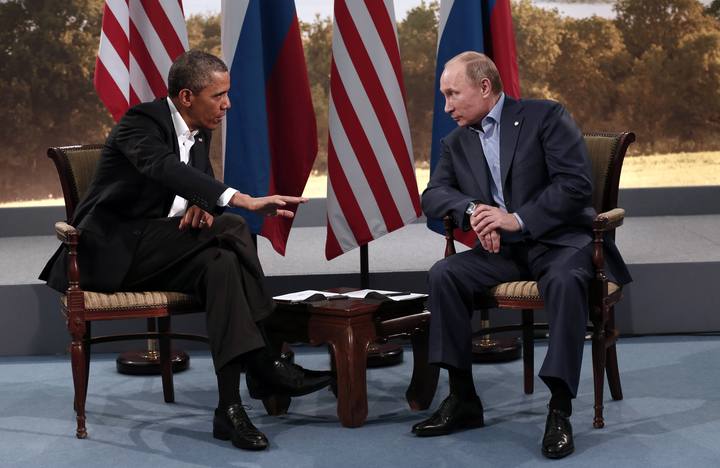 El presidente de EE.UU., Barack Obama, con su hom&oacute;logo ruso, Vladimir Putin, en su encuentro en la cumbre del G8 en Enniskillen, Irlanda del Norte.