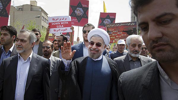 El presidente electo de Irán, Hasan Rohani, en la manifestación de Teherán