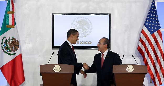 El presidente de Estados Unidos (i) y el presidente de M&eacute;xico, Felipe Calder&oacute;n