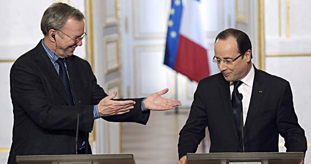 El presidente de Francia, Fran&ccedil;ois Hollande, en rueda de prensa con el presidente ejecutivo de Google, Eric Schmidt