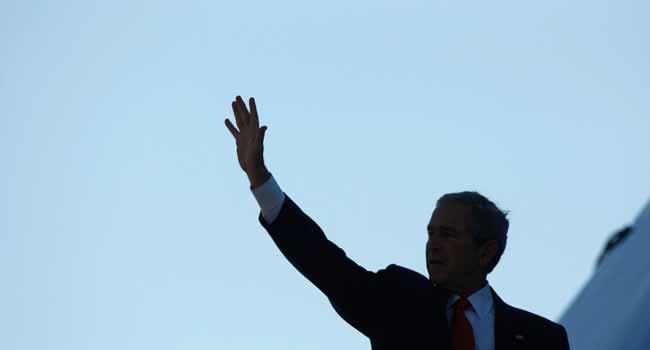 El presidente George W. Bush se despide de Europa