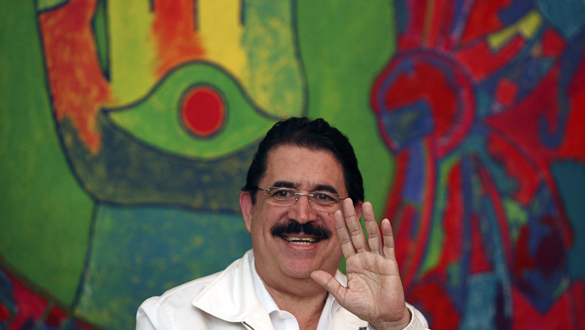 El ex presidente Manuel Zelaya durante una conferencia en Managua