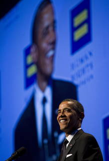 Barack Obama habla durante la 15 cena anual de la Campa&ntilde;a por los Derechos Humanos en Washington.