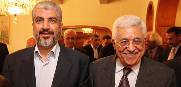 El presidente palestino Mahmud Abás (d), junto al líder de Hamás, Jaled Meshal El presidente palestino Mahmud Abás (d), junto al líder de Hamás, Jaled Meshal