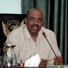 El presidente de Sudán Omar Hasan al Bachir habla durante la reunión del consejo de ministros El presidente de Sudán Omar Hasan al Bachir habla durante la reunión del consejo de ministros