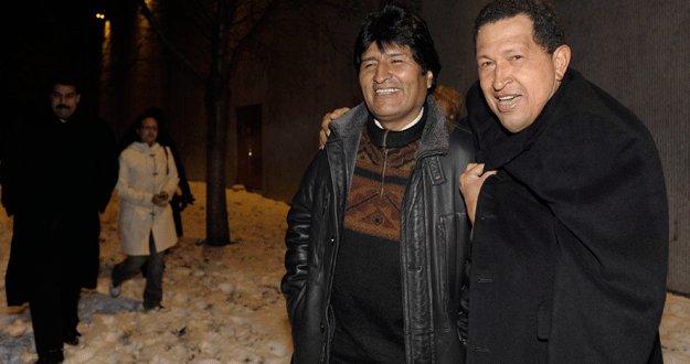 El presidente venezolano, Hugo Ch&aacute;vez, y su hom&oacute;logo boliviano, Evo Morales, tambi&eacute;n sufren el fr&iacute;o y la nieve de Copenhague.