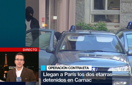 Los presuntos etarras Elizar&aacute;n y San Vicente llegan a Par&iacute;s para declarar ante el juez