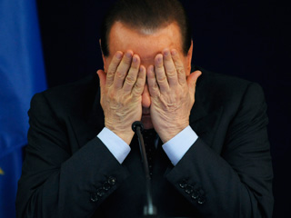 Ver v&iacute;deo  'La prima de riesgo italiana se dispara a pesar de los anuncios de Berlusconi'