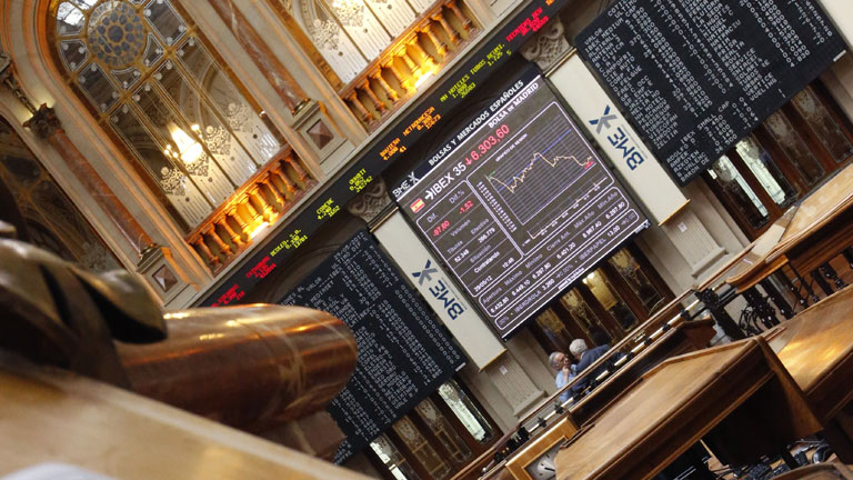 El Ibex marca nuevo m&iacute;nimo anual y la prima sigue por encima de 500 puntos