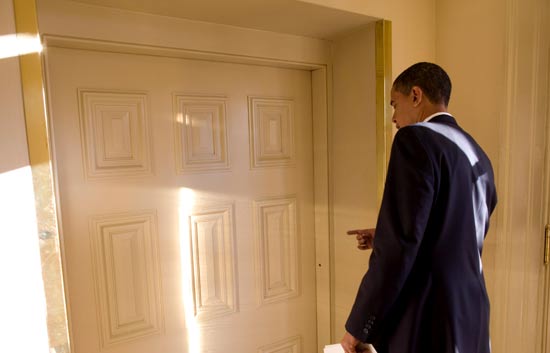 El primer d&iacute;a de Obama en el Despacho Oval