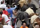 EL PRIMER ENCIERRO, PELIGROSO Y R&Aacute;PIDO, Y CON AL MENOS UNA CORNADA