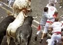 EL PRIMER ENCIERRO, PELIGROSO Y R&Aacute;PIDO, Y CON AL MENOS UNA CORNADA