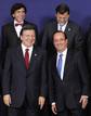 El primer ministro belga Elio di Rupo, el presidente Mariano Rajoy, el presidente de la Comisi&oacute;n Europea Jos&eacute; Manuel Barroso, y el presidente franc&eacute;s Fran&ccedil;ois Hollande posan para la foto de familia de cumbre.