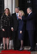 El primer ministro brit&aacute;nico, Gordon Brown, y su mujer, Sarah, dan la bienvenida al primer ministro de Canada, Stephen Harper, y a su mujer, Laureen