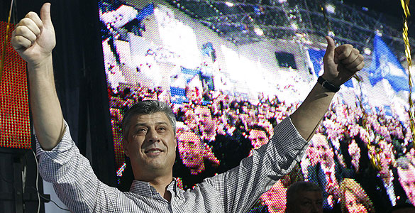 El primer ministro en funciones de Kosovo y líder del Partido Democrático de Kosovo (PDK), Hashim Thaci, celebra su victoria en las elecciones parlamentarias, El primer ministro en funciones de Kosovo y líder del Partido Democrático de Kosovo (PDK), Hashim Thaci, celebra su victoria en las elecciones parlamentarias,