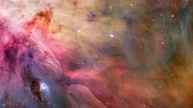 Primer plano de unas nubes c&oacute;smicas y vientos estelares que muestran a LL Orionis interactuando con la nebulosa de Ori&oacute;n.