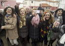 Vecinos de la localidad burgalesa de Huerta del Rey celebran el primer premio de la loter&iacute;a del Ni&ntilde;o