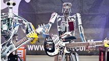 Ir al Video&nbsp;La primera banda de robots rockeros