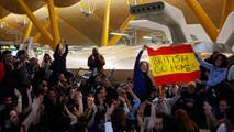 Ir al Video&nbsp;La primera jornada de huelga de Iberia deja cinco detenidos pese a la "relativa normalidad"