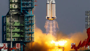 Ver v&iacute;deo  'La primera mujer austronauta china viaja al espacio en la nave "Shenzhou IX"'