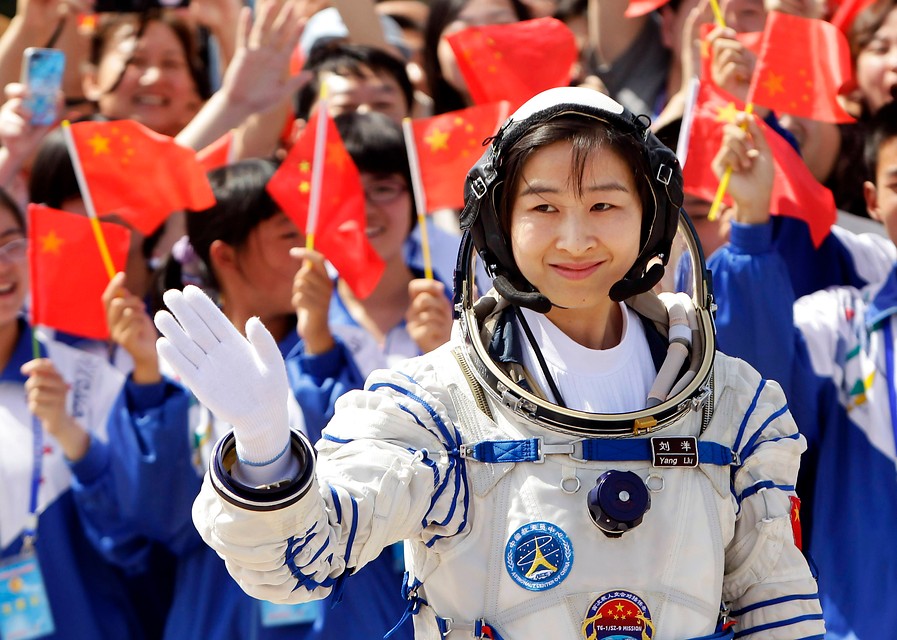 La primera mujer china en el espacio exterior