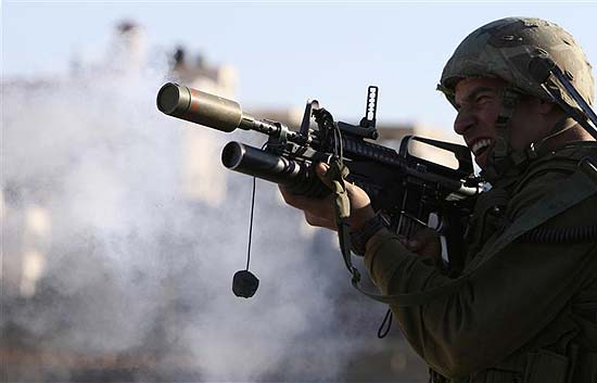 La ofensiva terrestre sobre Gaza se cobra las primeras v&iacute;ctimas