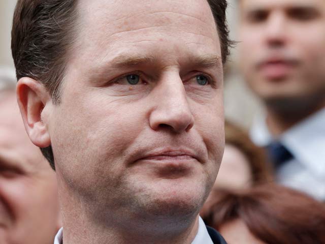 Clegg da a Cameron la primera opci&oacute;n de Gobierno