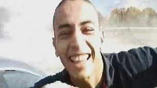 Ver v&iacute;deo  'Primeras im&aacute;genes del sospechoso, Mohamed Merah'