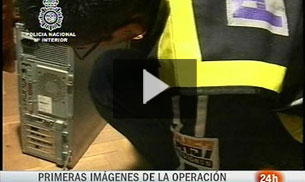 Ver v&iacute;deo  'Primeras im&aacute;genes de la operaci&oacute;n de pornograf&iacute;a con 121 detenidos'