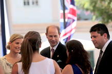 El pr&iacute;ncipe Eduardo de Inglaterra a su llegada a Gibraltar