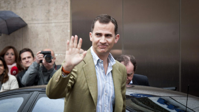 El pr&iacute;ncipe y la infanta Elena han visitado al Rey