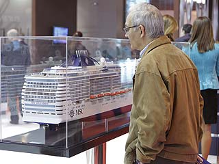 Ver v&iacute;deo  'Los pr&iacute;ncipes de Asturias apoyan el turismo e inauguran Fitur 2012'