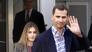 Ver v&iacute;deo  'Los pr&iacute;ncipes de Asturias y Rajoy visitan al Rey'