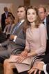 Los pr&iacute;ncipes tambi&eacute;n presidieron el Global Business Colloquium, celebrado en la nueva Sede del Instituto de Estudios Superiores de la Empresa (IESE) de Nueva York. Letizia eligi&oacute; para la ocasi&oacute;n uno de sus cl&aacute;sicos: el vestido rosa palo en crepe d