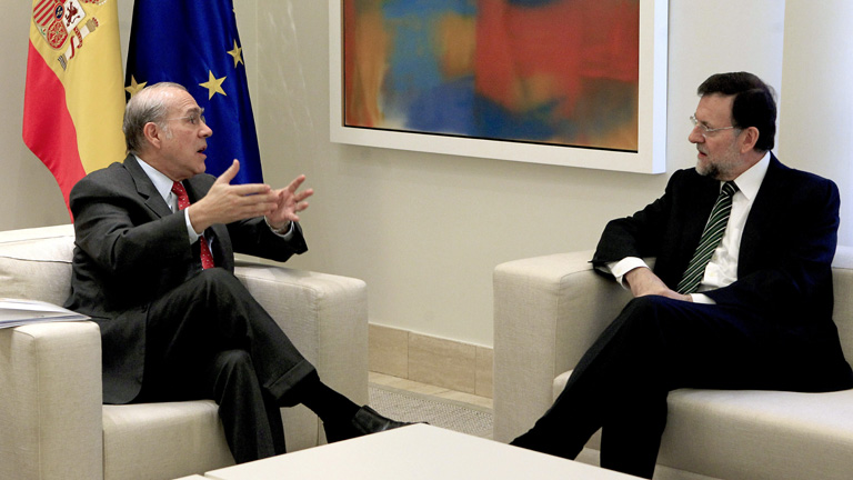 Mariano Rajoy insiste en la prioridad de cumplir el nuevo objetivo de d&eacute;ficit del 5,8%