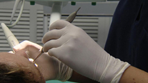 Ir al Video&nbsp;Prisi&oacute;n e inhabilitaci&oacute;n para un dentista