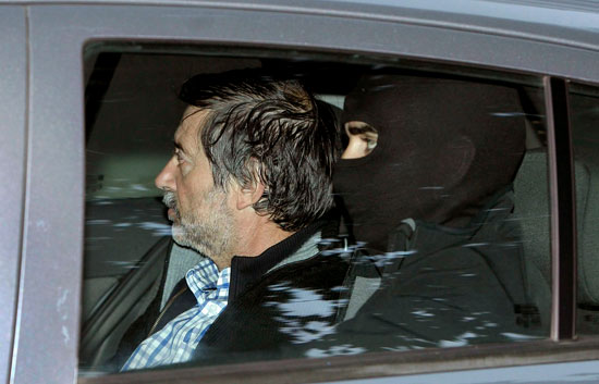 El juez Garz&oacute;n env&iacute;a a prisi&oacute;n a 5 de los 10 detenidos por reconstruir la direcci&oacute;n de Batasuna