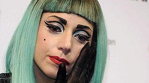 Un problema de cadera obliga a Lady Gaga a suspender su gira Un problema de cadera obliga a Lady Gaga a suspender su gira