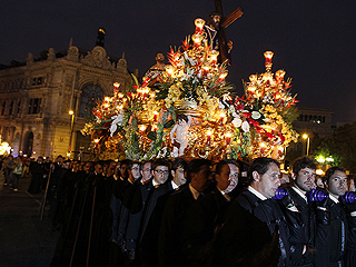 Ver v&iacute;deo  'Procesi&oacute;n por el centro de Madrid tras el viacrucis'