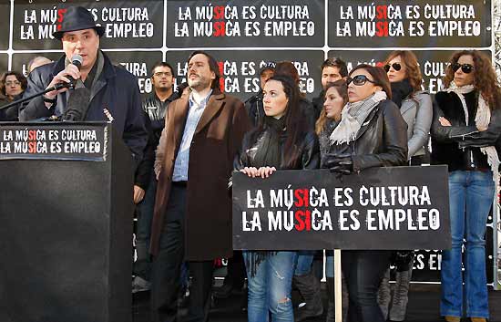 Los m&uacute;sicos de Promusicae se concentran contra el P2P