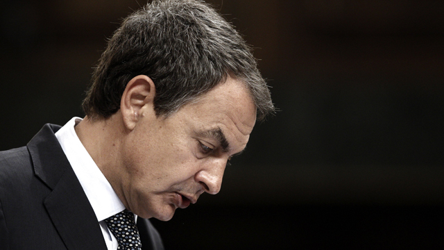 Zapatero avanza la aprobaci&oacute;n de una pr&oacute;rroga de seis meses de la ayuda de 400 euros