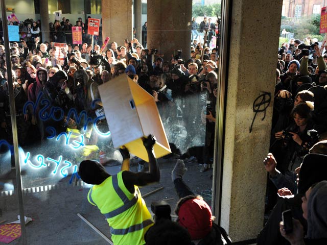 Estudiantes universitarios protestan en Londres por la subida del precio de las matr&iacute;culas