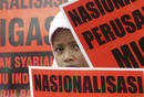 Protesta del grupo radical isl&aacute;mico Hizbut Tahrir en Yakarta (Indonesia) contra el incremento de los precios del combustible de hasta en un 30%.