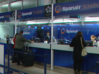 Ver v&iacute;deo  'Protestan los pasajeros de Spanair en los aeropuertos'